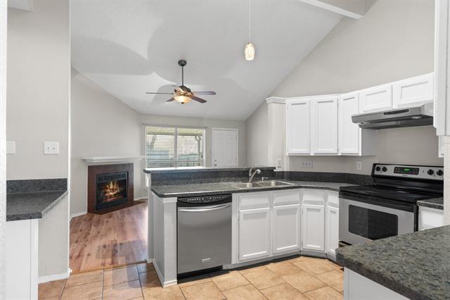 Building Photo - 3018 Hilltop Dr