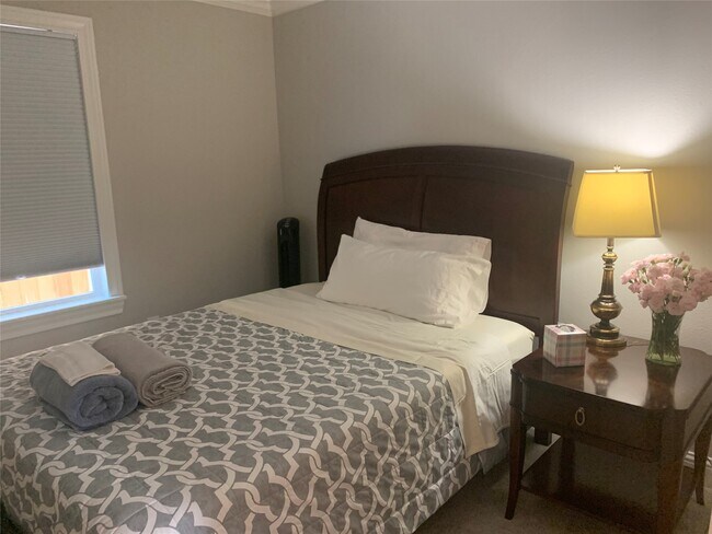 Building Photo - 2401 McClendon St