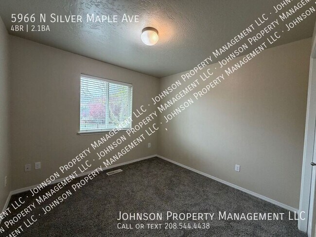 Building Photo - 5966 N Silver Maple Ave