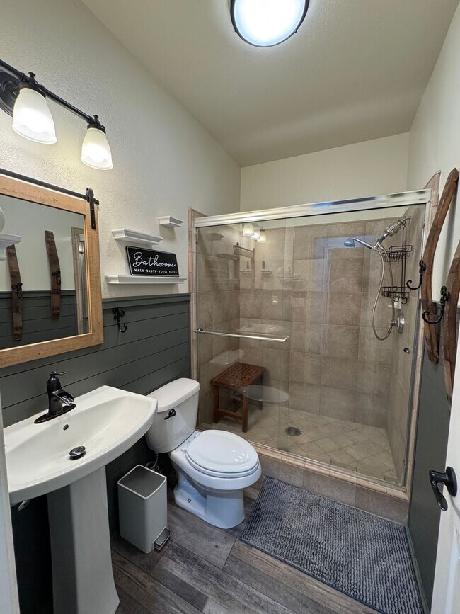 Building Photo - Beautiful 5 Bedroom, 3 Bath Home + Loft in Quail Lake, Clovis, CA