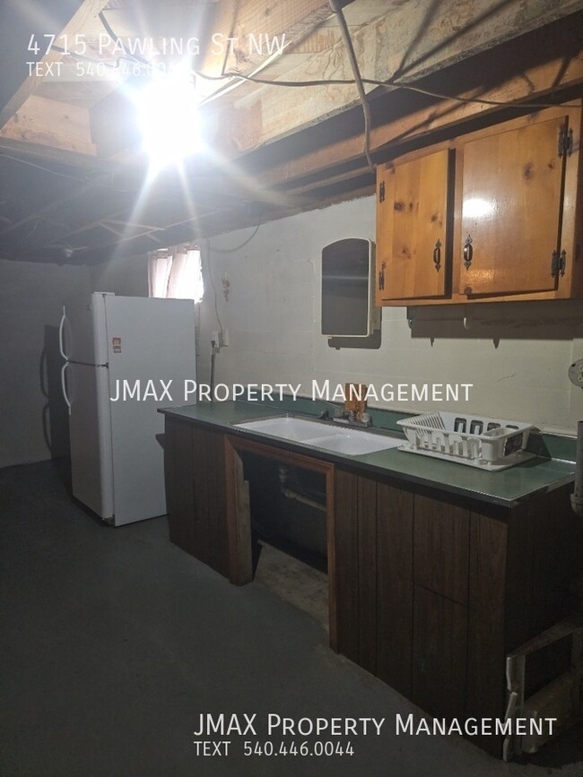 Building Photo - This property has a no security deposit op...