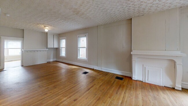 Building Photo - 71 E 13th Ave