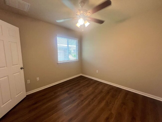 Building Photo - Beautifully updated one-story home!