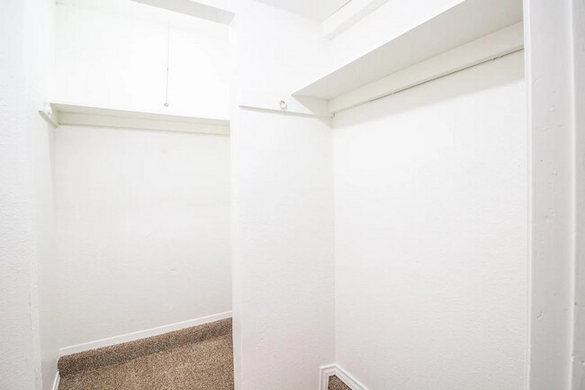 Building Photo - Updated 3 Bedroom Home for Rent in Central...