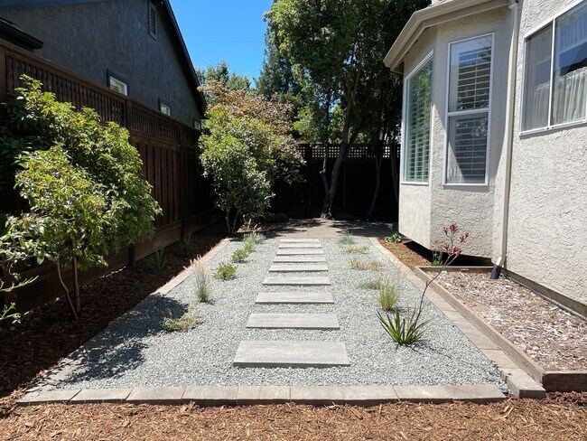 Building Photo - 2,199 Square Foot Beautiful 4-Bedroom Home | 2,199 Sq. Ft. | Prime Rincon Valley Location