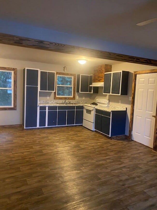 Building Photo - 784 Rose Ct