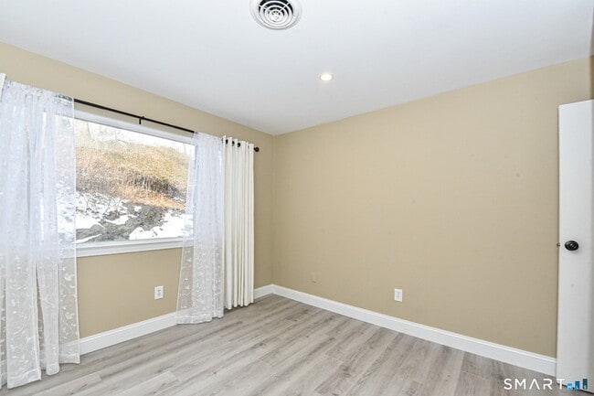 Building Photo - 28 Mill Hill Rd