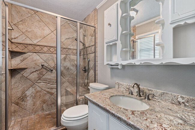 Building Photo - Extensively renovated 4bed,2bath farmhouse on 17 acres!!