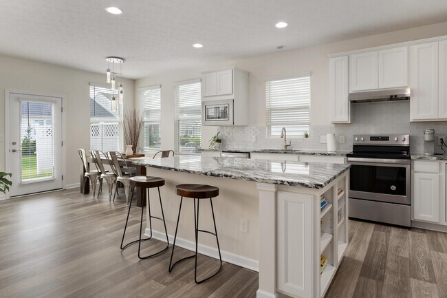 Building Photo - 6724 Cat Singer Cir