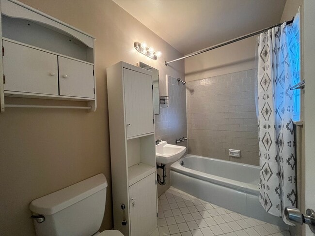 Building Photo - Panorama City 2+1 house w/garage + backyard! (8062 Lennox)