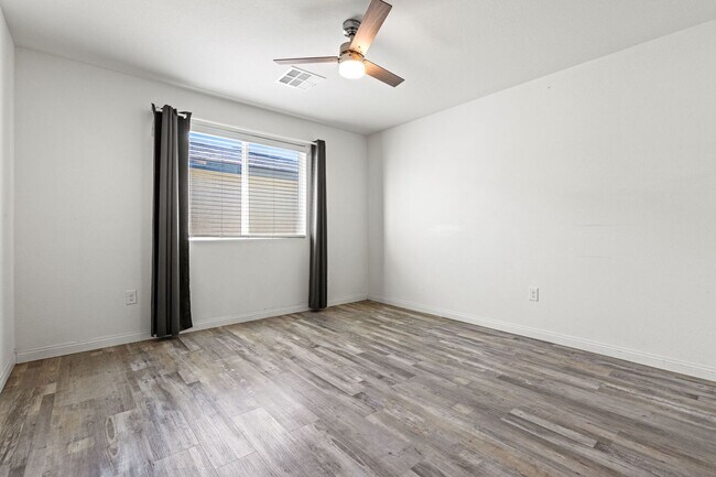 Building Photo - Newly Built 6 Bed / 2.5 Bath Single-Family Home with Upgraded Kitchen and Fully Fenced Yard in So...