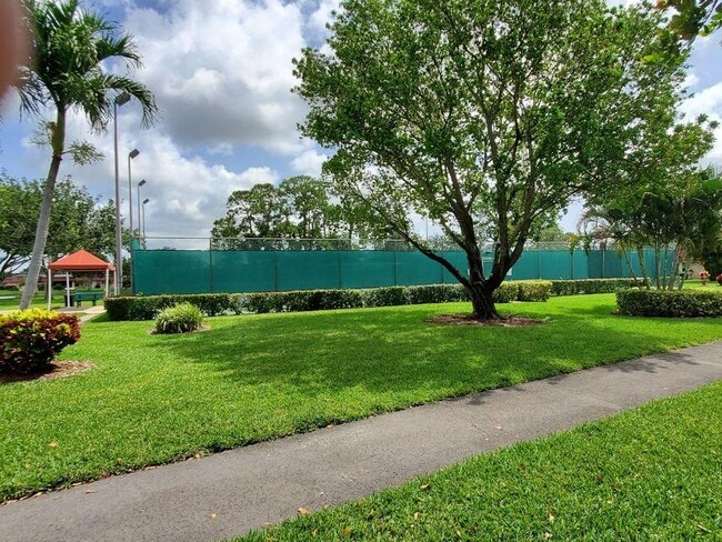 Building Photo - 697 Marlboro Oval