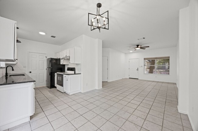 Building Photo - 4501 Whispering Valley Dr