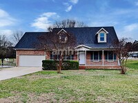 Building Photo - 214 St Lukes Ln