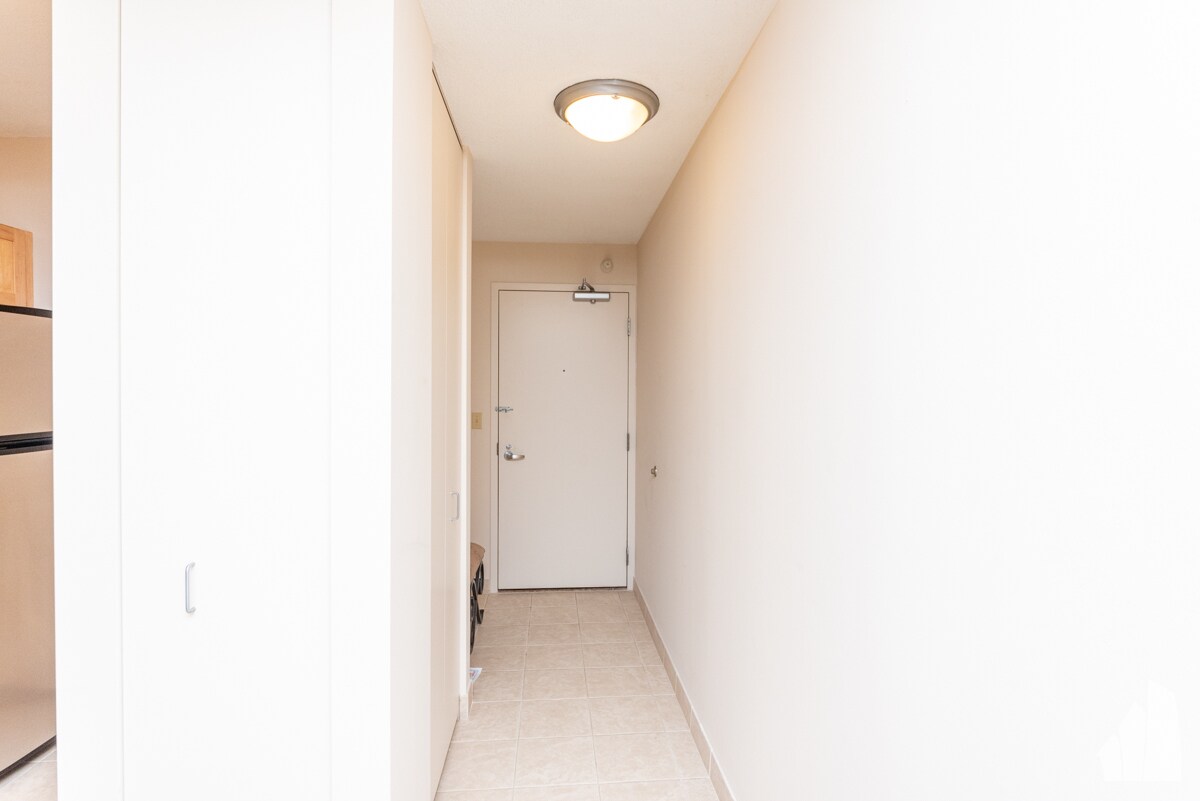 Building Photo - 222 N Columbus Dr