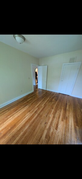 Building Photo - 1 Pomfret Rd
