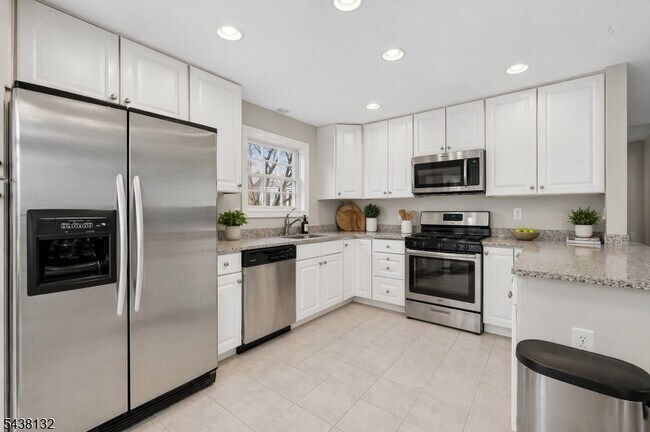 Building Photo - 44 Peach Tree Ln
