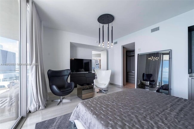 Building Photo - 18975 Collins Ave