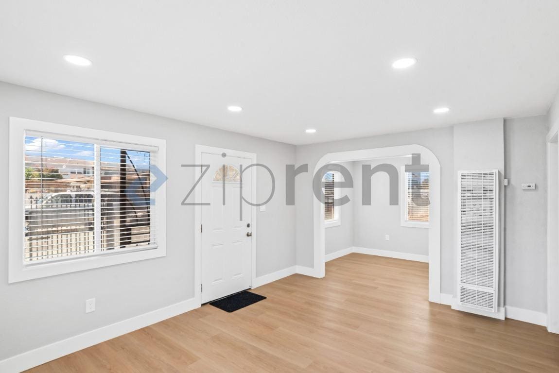 Building Photo - Unit A