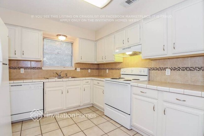 Building Photo - 6408 Big Springs Dr