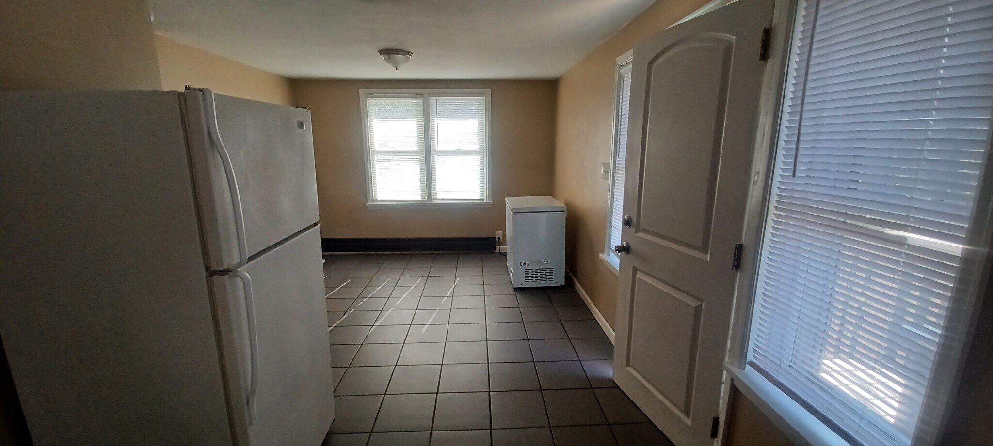 Building Photo - 1224 E Miller St