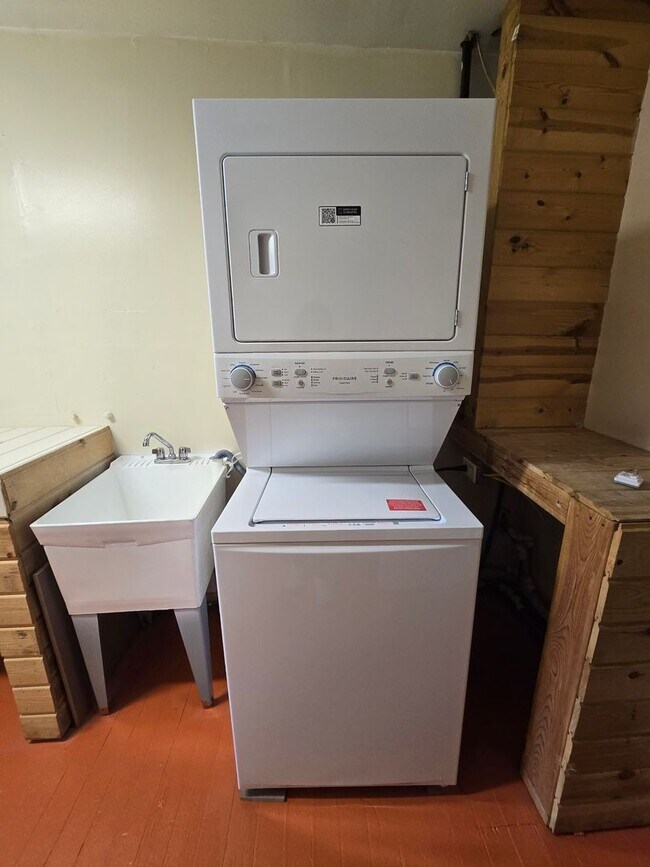 Building Photo - 3334 Michigan St