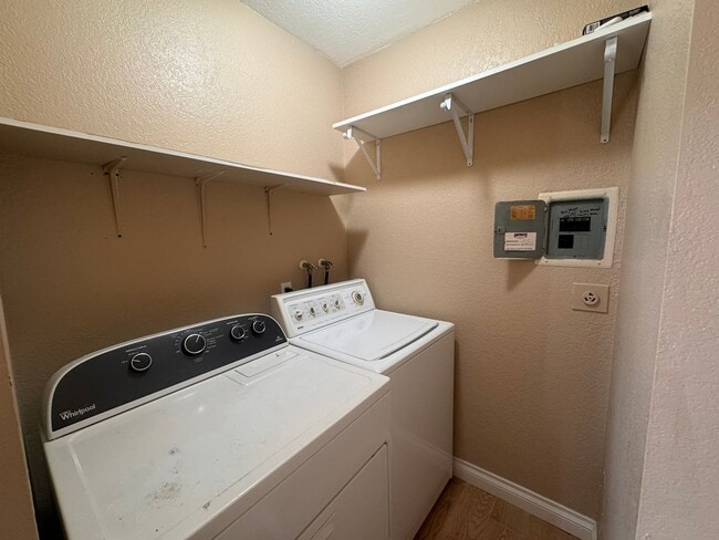 Building Photo - Available Move In Today!! Beautiful Two St...