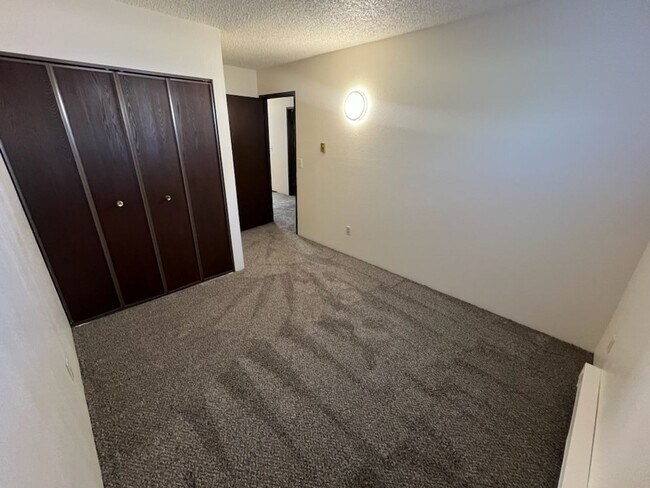 Building Photo - PET FRIEDNLY 2 BEDROOM APARTMENT AVAILABLE...