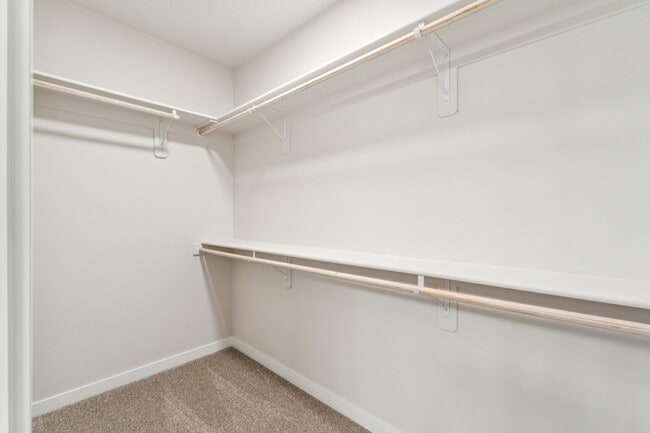 Building Photo - 2028 E Cave Falls St