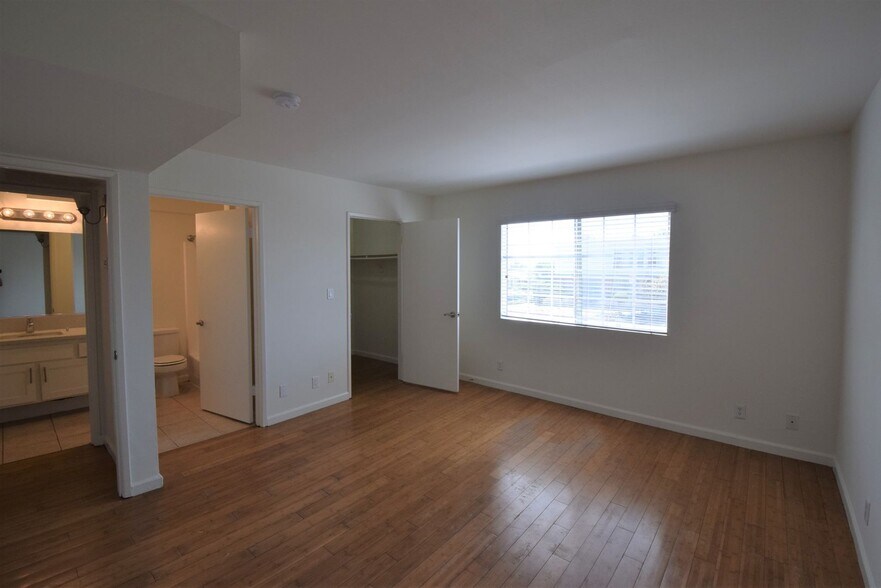 Building Photo - 6401 Riverton Ave