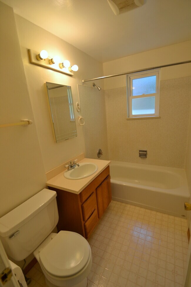 Building Photo - 13702 Densmore Ave N