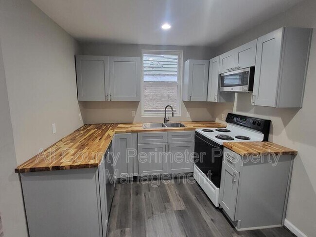 Building Photo - 1249 Duncan Ave