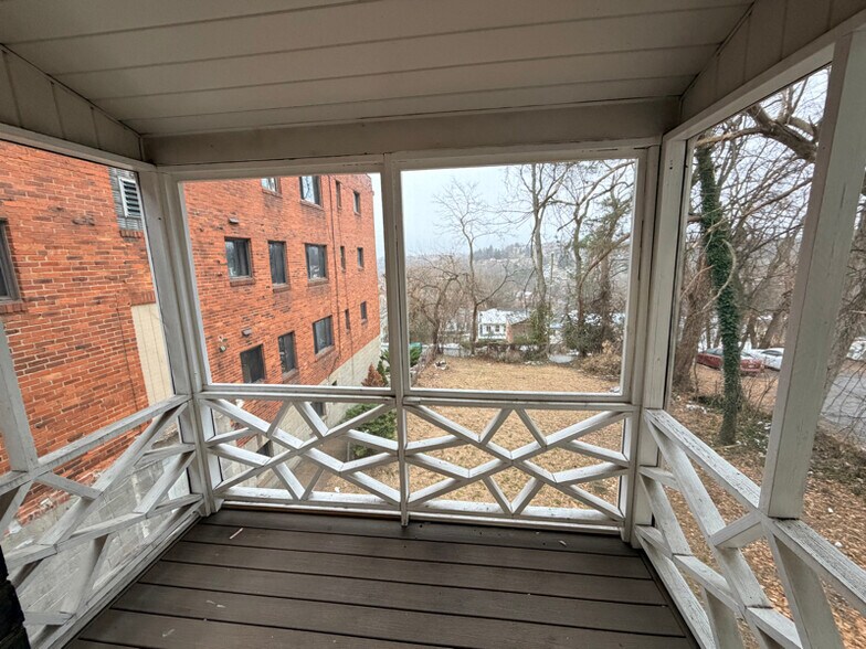 Building Photo - 2233 Brownsville Rd