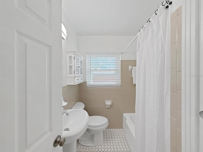 Building Photo - 4610 W Bay Villa Ave