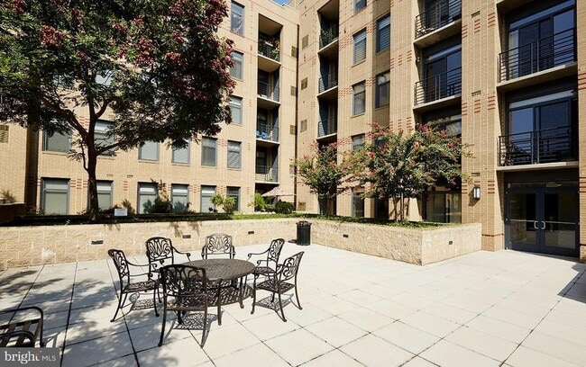 Building Photo - 525 N Fayette St