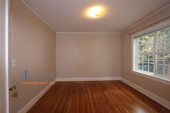Building Photo - Upper Rockridge 3 Bedroom Home