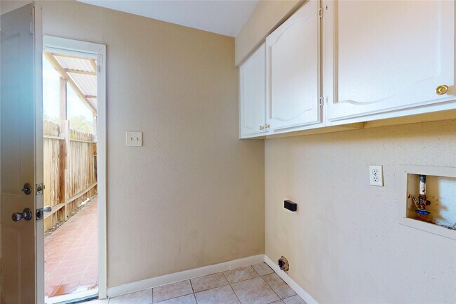 Building Photo - 7840 Bateman Ln