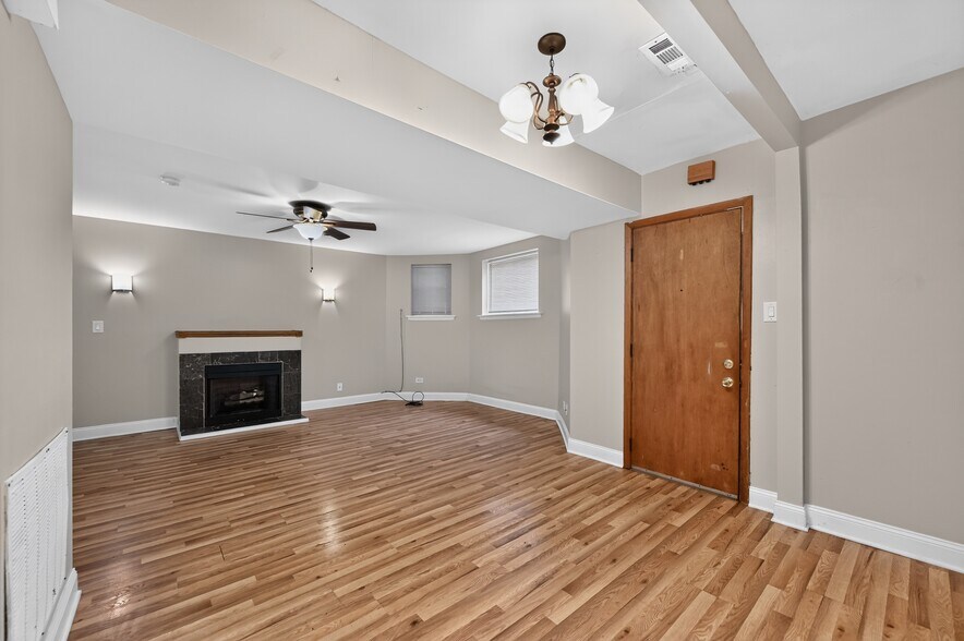 Building Photo - 1516 W Farwell Ave
