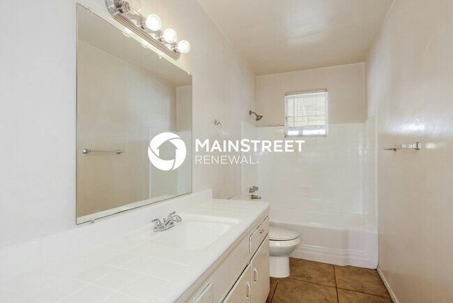 Building Photo - 3 Bedroom Pet-Friendly Home in Glendale, A...