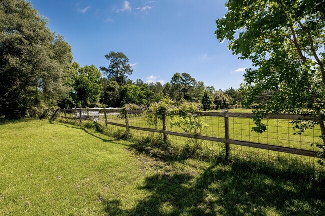 Building Photo - 12826 Hill Dr