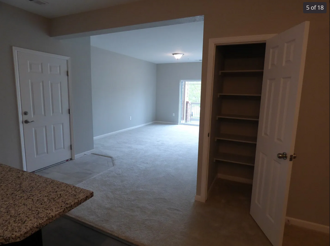 Building Photo - Clean and quaint condo in Longmont - avail...