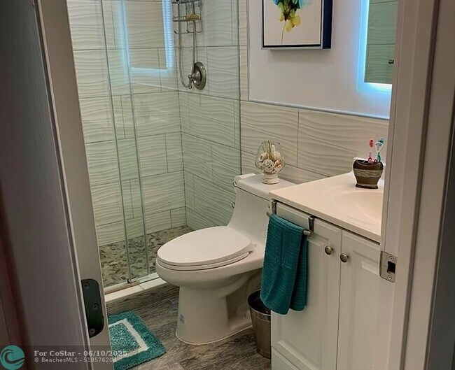 Building Photo - 300 Duck Key Dr