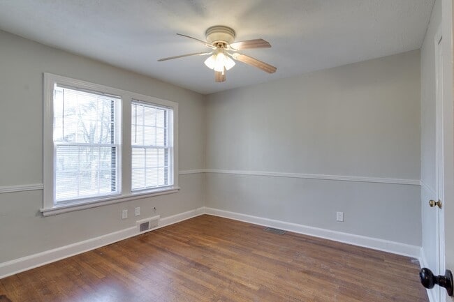 Building Photo - 950 Parkhaven Ln