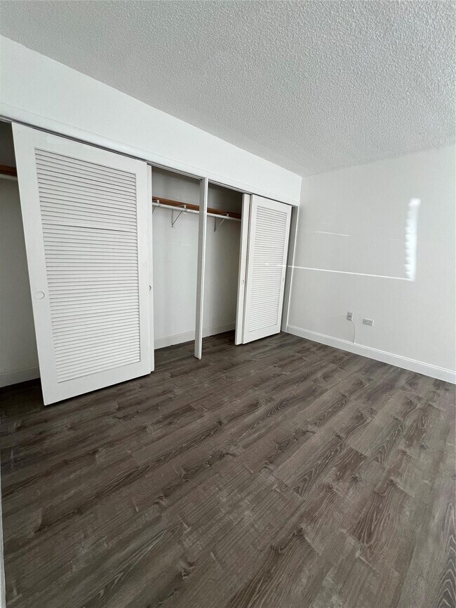 Building Photo - 2797 NE 51st St