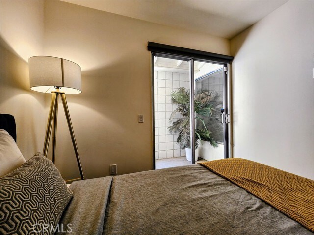 Building Photo - 2499 S Palm Canyon Dr
