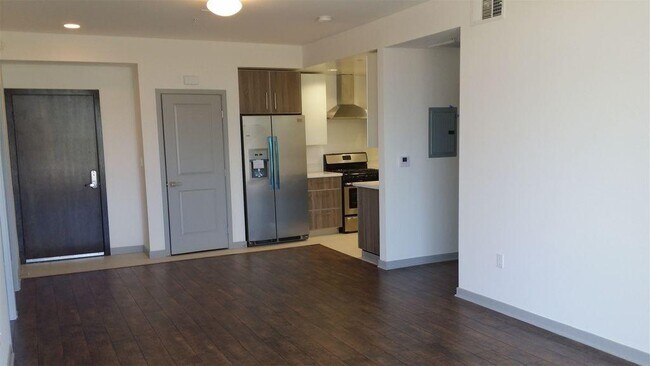 Building Photo - 1008 N Monterey St