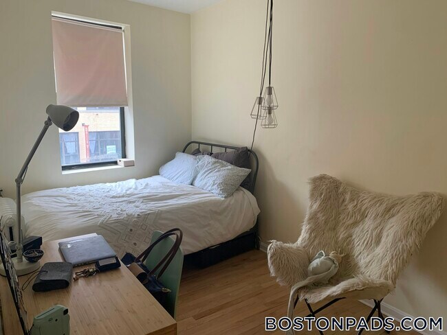 Building Photo - 220 Hanover St