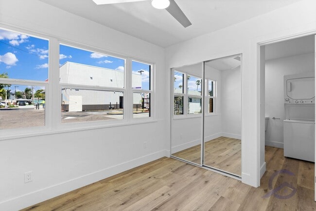 Building Photo - Completely Renovated Ocean Beach 1 Bed/1 Ba
