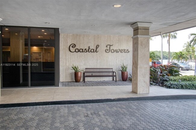 Building Photo - 400 Kings Point Dr