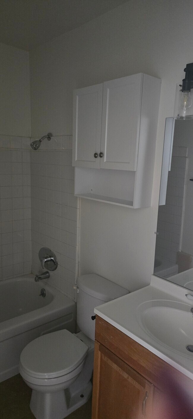 Bathroom #1 - 369 Waldo Ave